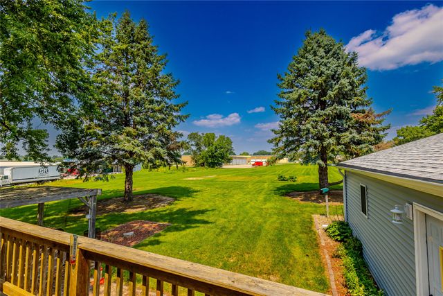 1716 S 4th Avenue E, Newton, IA 50208