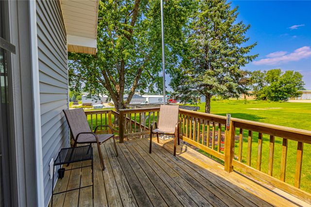 1716 S 4th Avenue E, Newton, IA 50208