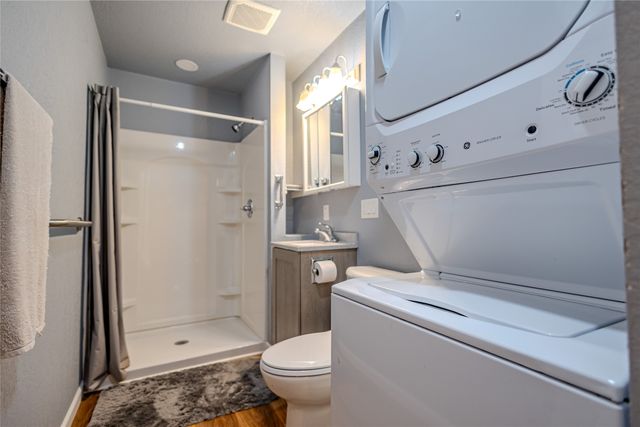 1716 S 4th Avenue E, Newton, IA 50208