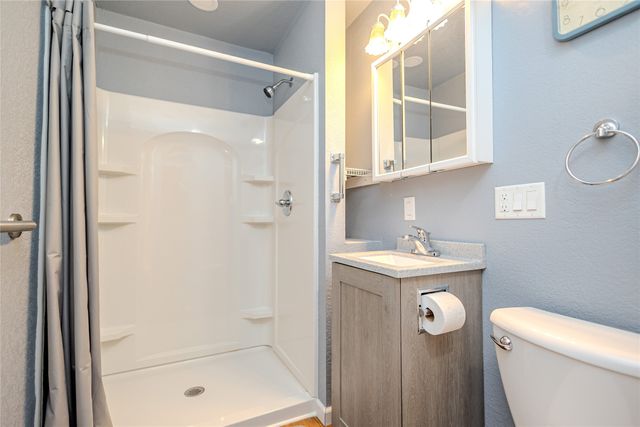 1716 S 4th Avenue E, Newton, IA 50208