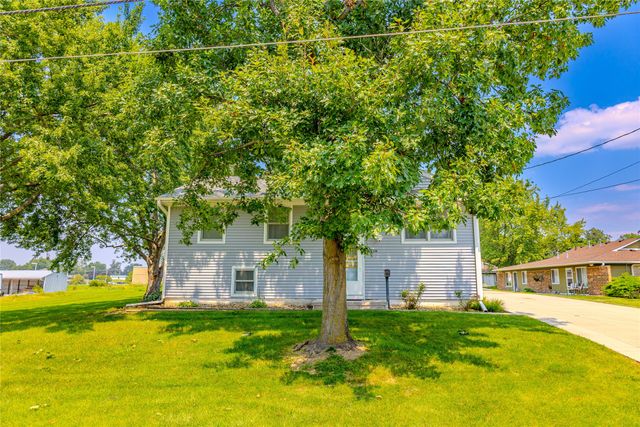 1716 S 4th Avenue E, Newton, IA 50208
