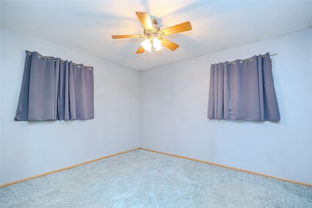 1716 S 4th Avenue E, Newton, IA 50208