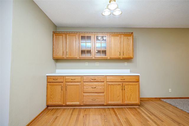 1716 S 4th Avenue E, Newton, IA 50208