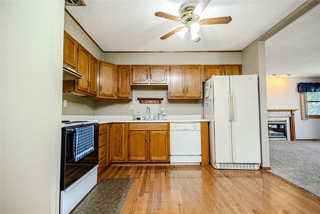 1716 S 4th Avenue E, Newton, IA 50208