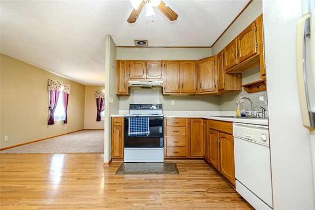 1716 S 4th Avenue E, Newton, IA 50208