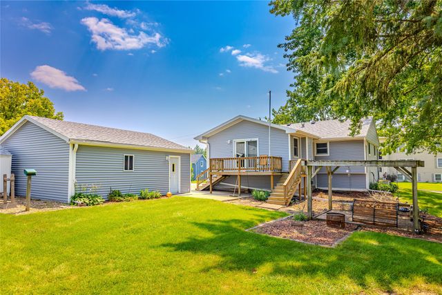 1716 S 4th Avenue E, Newton, IA 50208