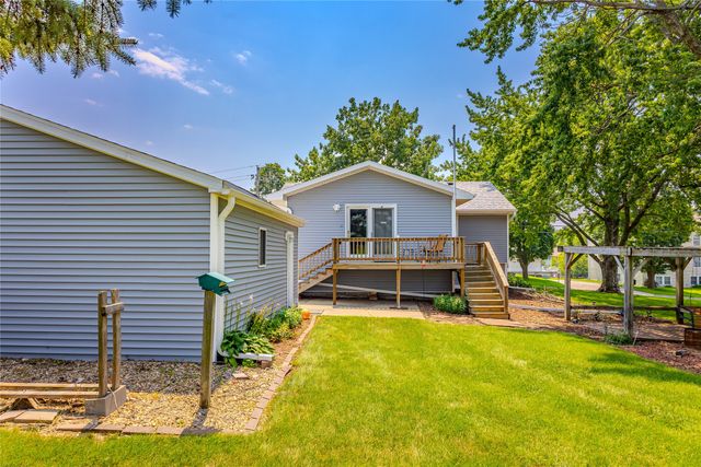 1716 S 4th Avenue E, Newton, IA 50208