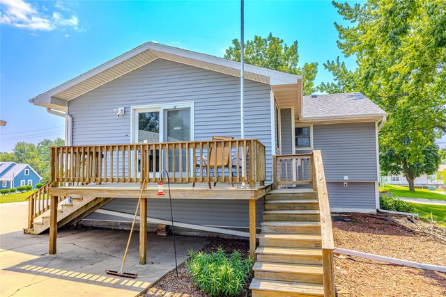 1716 S 4th Avenue E, Newton, IA 50208