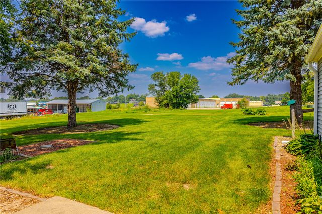 1716 S 4th Avenue E, Newton, IA 50208