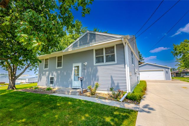 1716 S 4th Avenue E, Newton, IA 50208