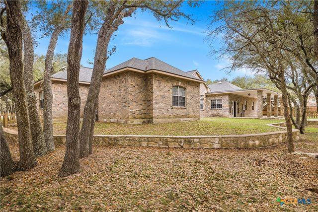 233 Post Oak Bend, Inez, TX 77968