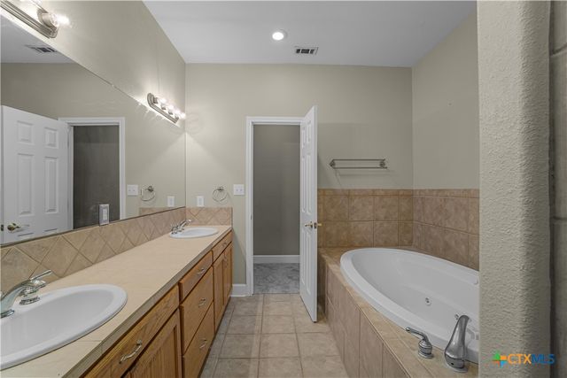 233 Post Oak Bend, Inez, TX 77968