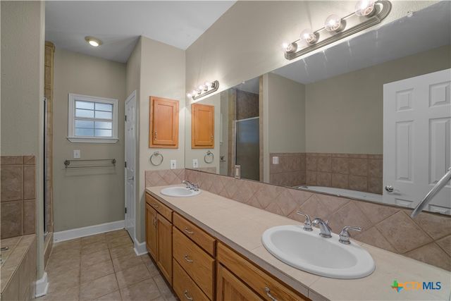 233 Post Oak Bend, Inez, TX 77968