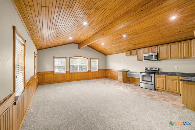 233 Post Oak Bend, Inez, TX 77968