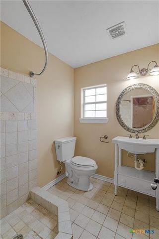 233 Post Oak Bend, Inez, TX 77968