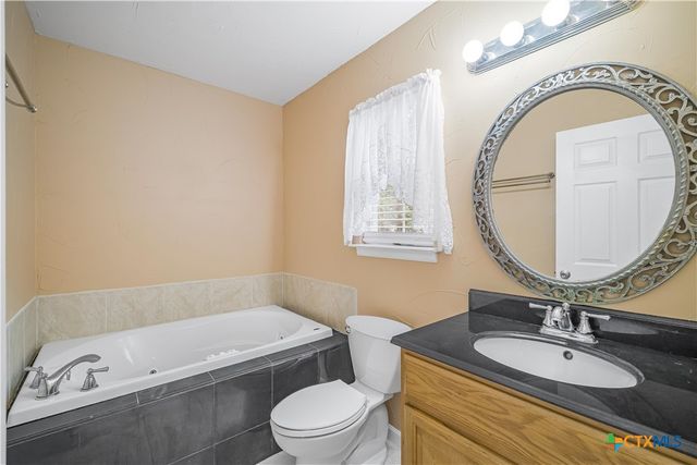 233 Post Oak Bend, Inez, TX 77968