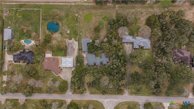 233 Post Oak Bend, Inez, TX 77968