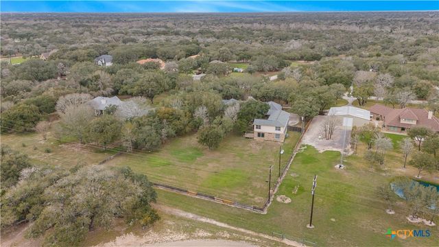 233 Post Oak Bend, Inez, TX 77968