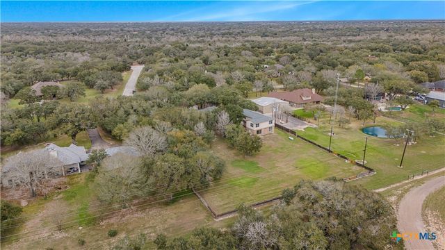 233 Post Oak Bend, Inez, TX 77968