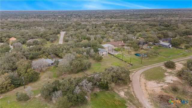 233 Post Oak Bend, Inez, TX 77968