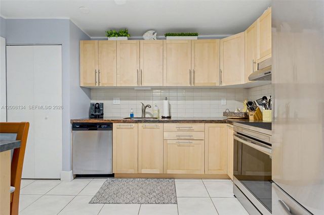 1601 S Ocean Drive 305, Hollywood, FL 33019