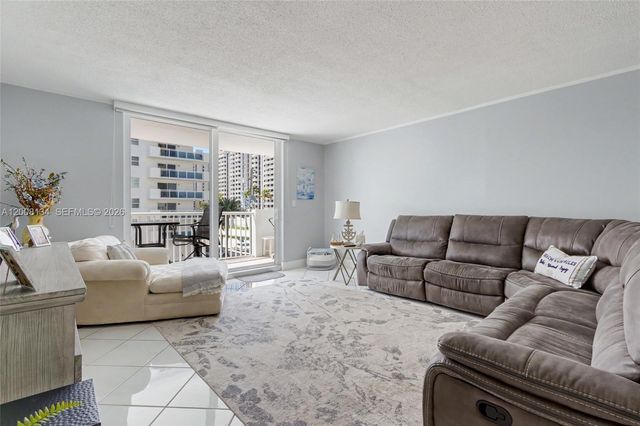 1601 S Ocean Drive 305, Hollywood, FL 33019
