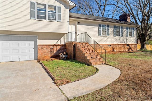 2250 Ridge Forest Drive, Grayson, GA 30017