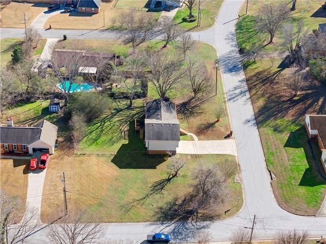 2250 Ridge Forest Drive, Grayson, GA 30017