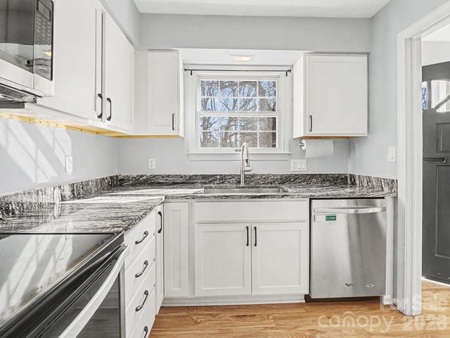 1409 Kensington Road B-4, Hendersonville, NC 28791