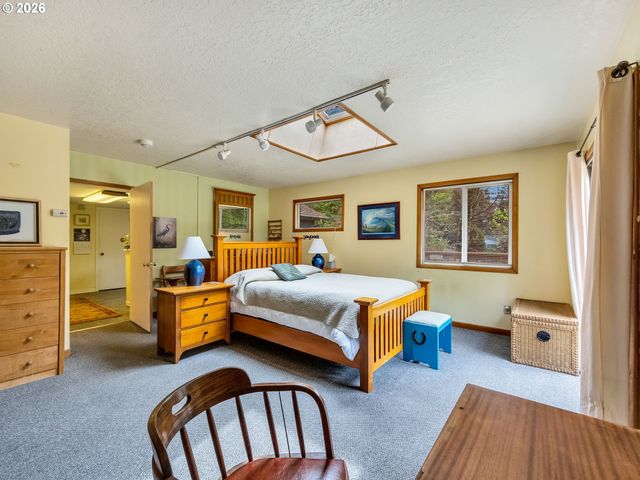 91848 Hwy 104, Warrenton, OR 97146