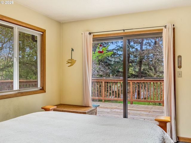 91848 Hwy 104, Warrenton, OR 97146