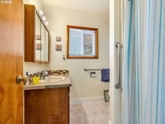 91848 Hwy 104, Warrenton, OR 97146