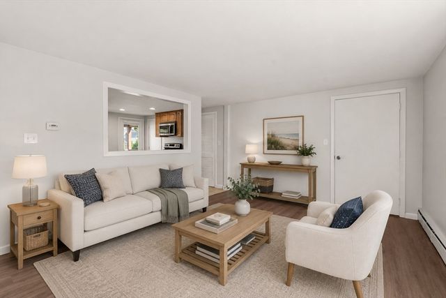 121-R Elm 2, Marblehead, MA 01945