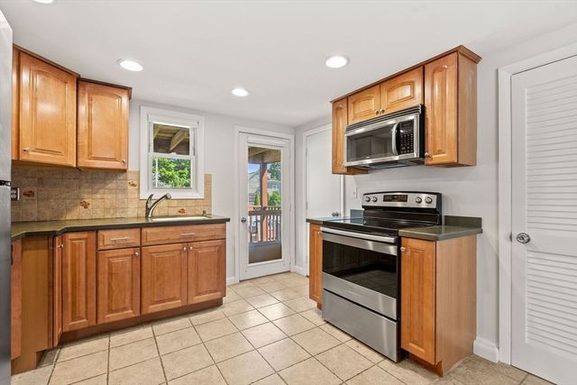 121-R Elm 2, Marblehead, MA 01945