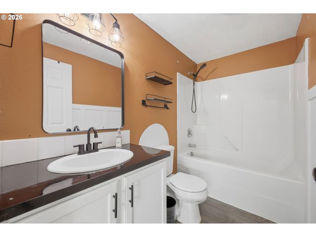 1121 DAHLIA St, Woodburn, OR 97071