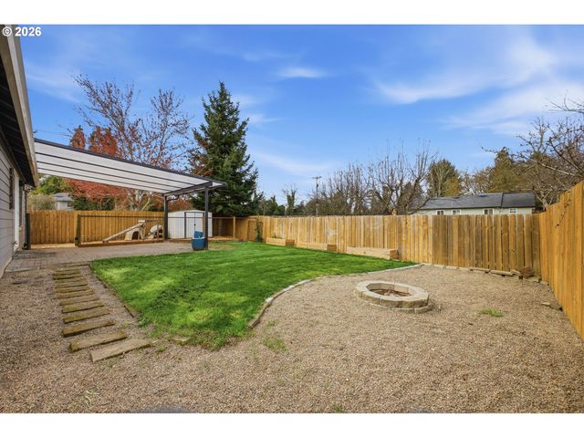 1121 DAHLIA St, Woodburn, OR 97071