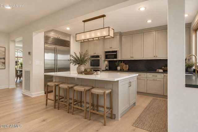2412 E SOLANO Drive, Phoenix, AZ 85016
