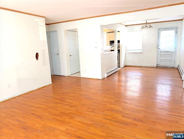 4 Lakeview C, Leonia, NJ 07605