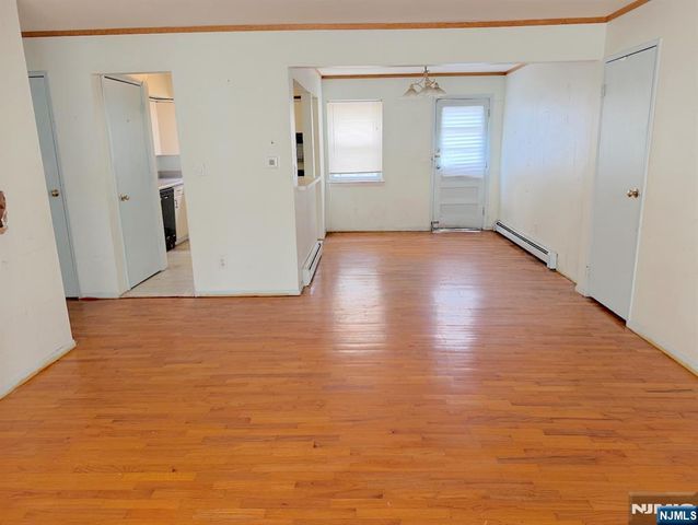 4 Lakeview C, Leonia, NJ 07605