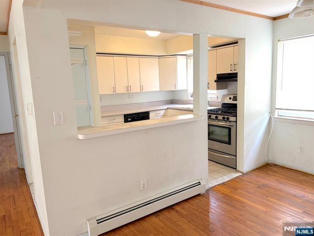 4 Lakeview C, Leonia, NJ 07605