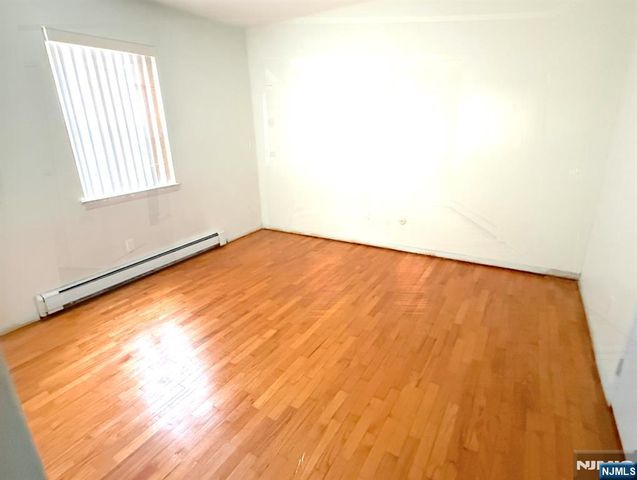 4 Lakeview C, Leonia, NJ 07605