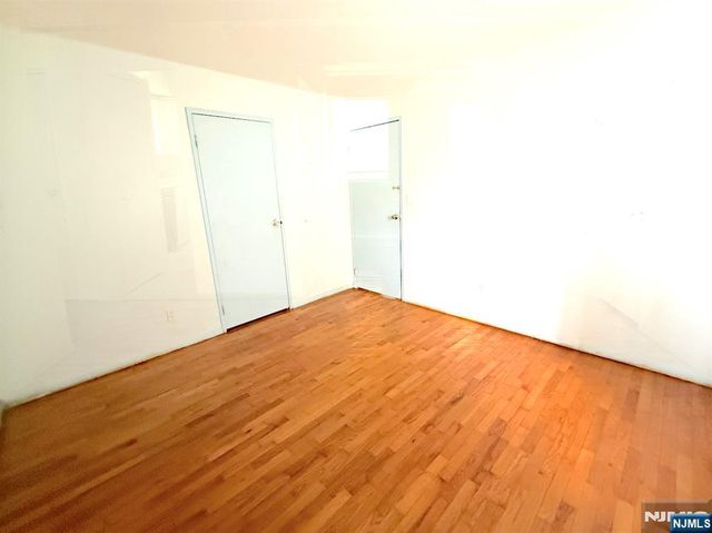 4 Lakeview C, Leonia, NJ 07605
