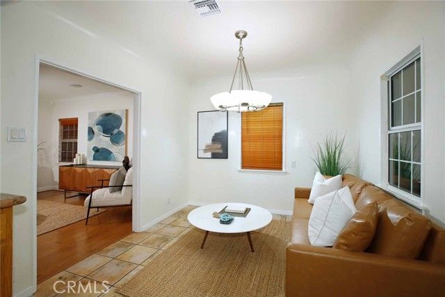 1410 Grandview Avenue, Glendale, CA 91201