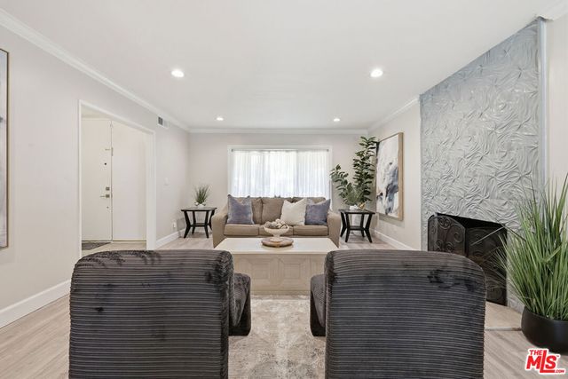 5220 Mary Ellen Avenue, Sherman Oaks, CA 91401