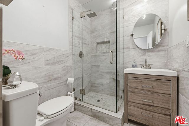 5220 Mary Ellen Avenue, Sherman Oaks, CA 91401