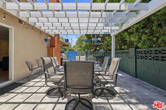 5220 Mary Ellen Avenue, Sherman Oaks, CA 91401