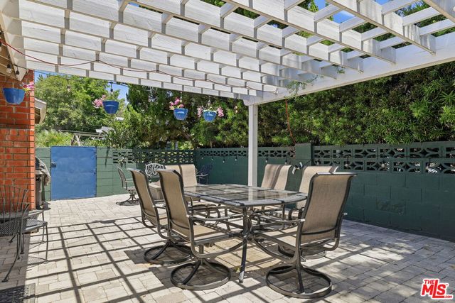 5220 Mary Ellen Avenue, Sherman Oaks, CA 91401