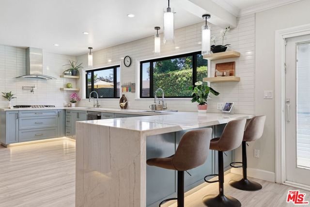 5220 Mary Ellen Avenue, Sherman Oaks, CA 91401