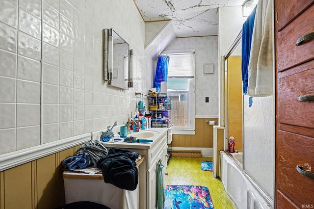 208 Crescent Street, Goshen, IN 46528