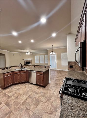 7235 La Mancha, Grand Prairie, TX 75054